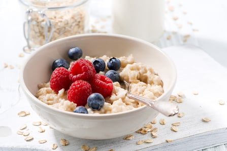 oatmeal with berries