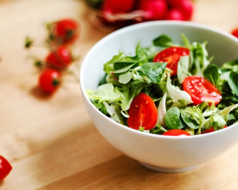 salad with tomato-1280x1024